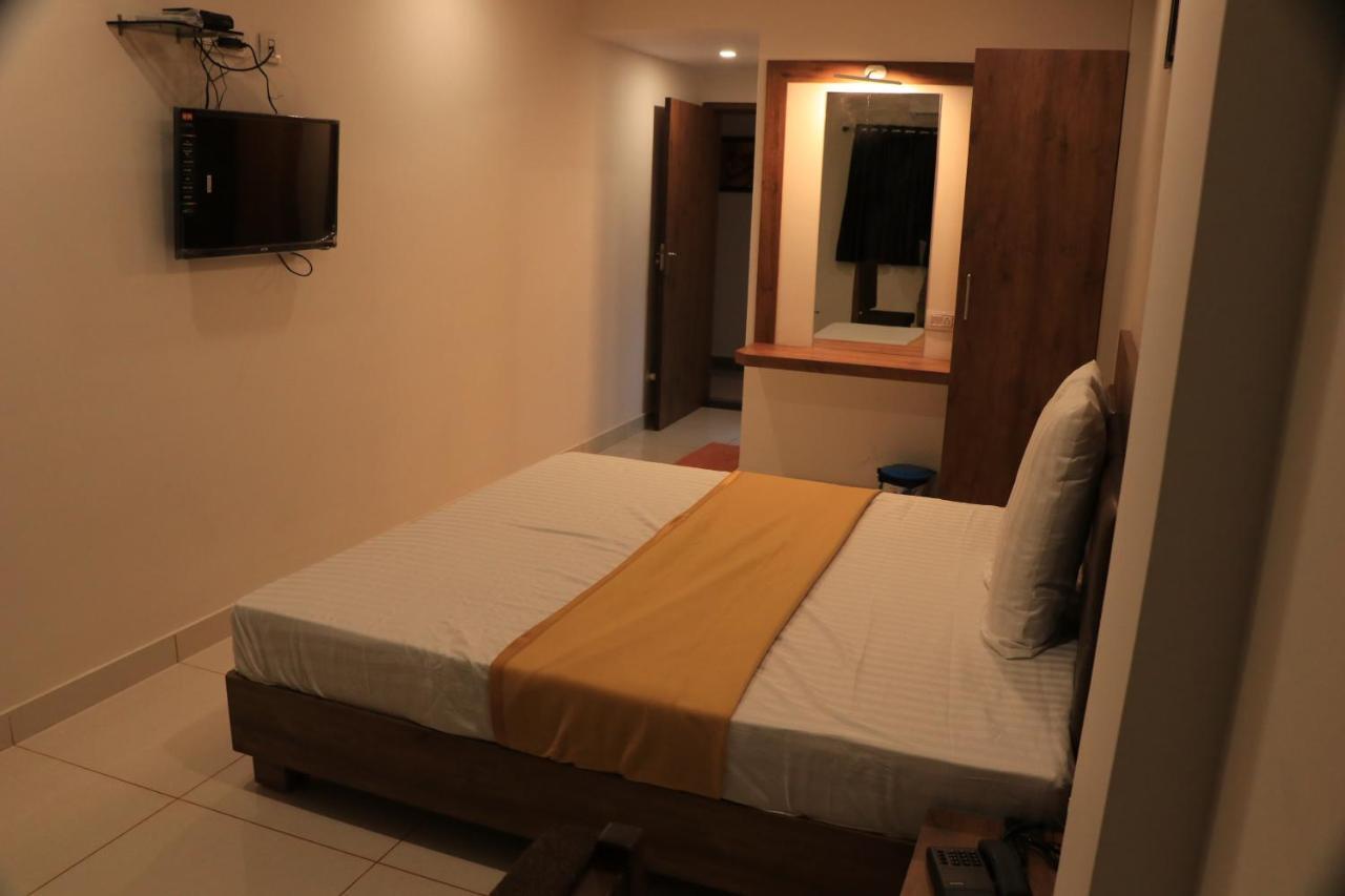 Hotel Viraj Residency Bhuj Exterior foto