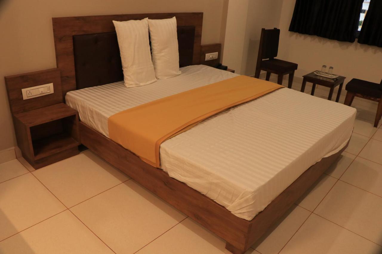 Hotel Viraj Residency Bhuj Exterior foto